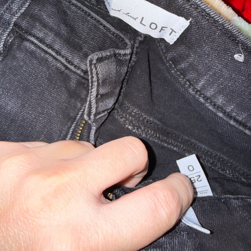 LOFT Women's Dark Wash jeans size 25 - Picture 2 of 3